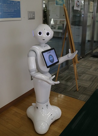 Pepper図書館デビュー